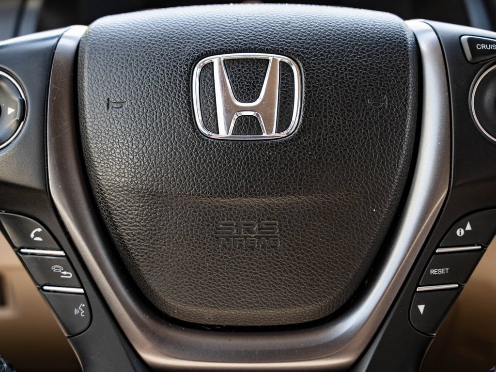 Used 2017 White Diamond Pearl Honda RTL image 29