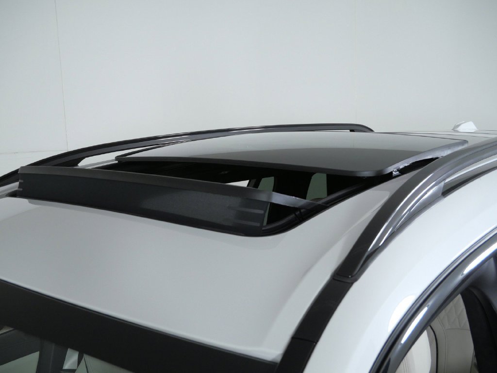 Used 2027 White BMW xDrive40i image 18