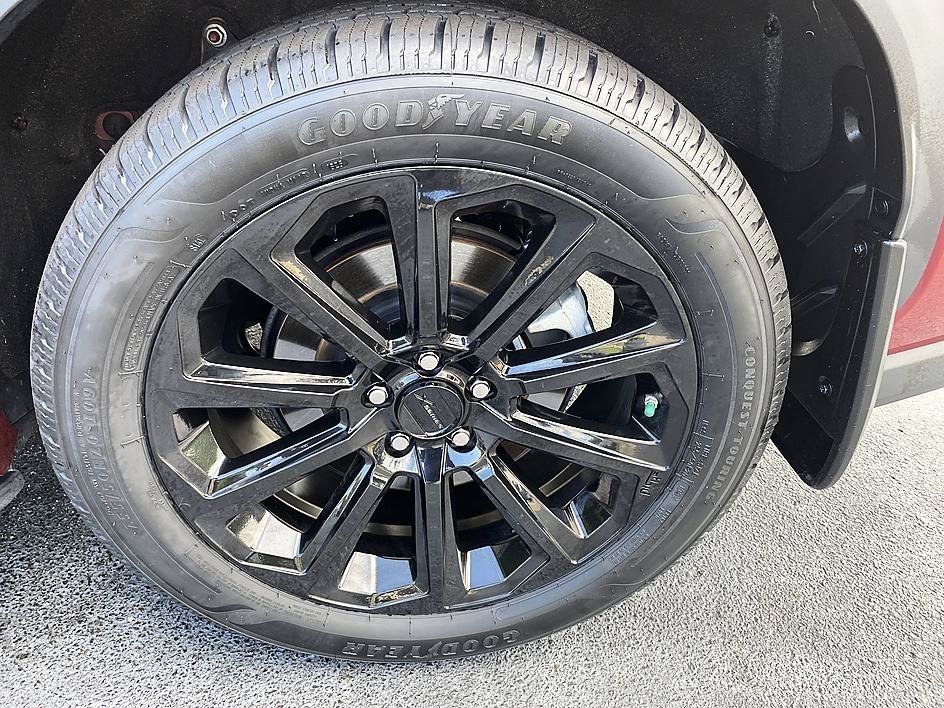 Used 2025 Ruby Flare Pearl Toyota XLE image 27