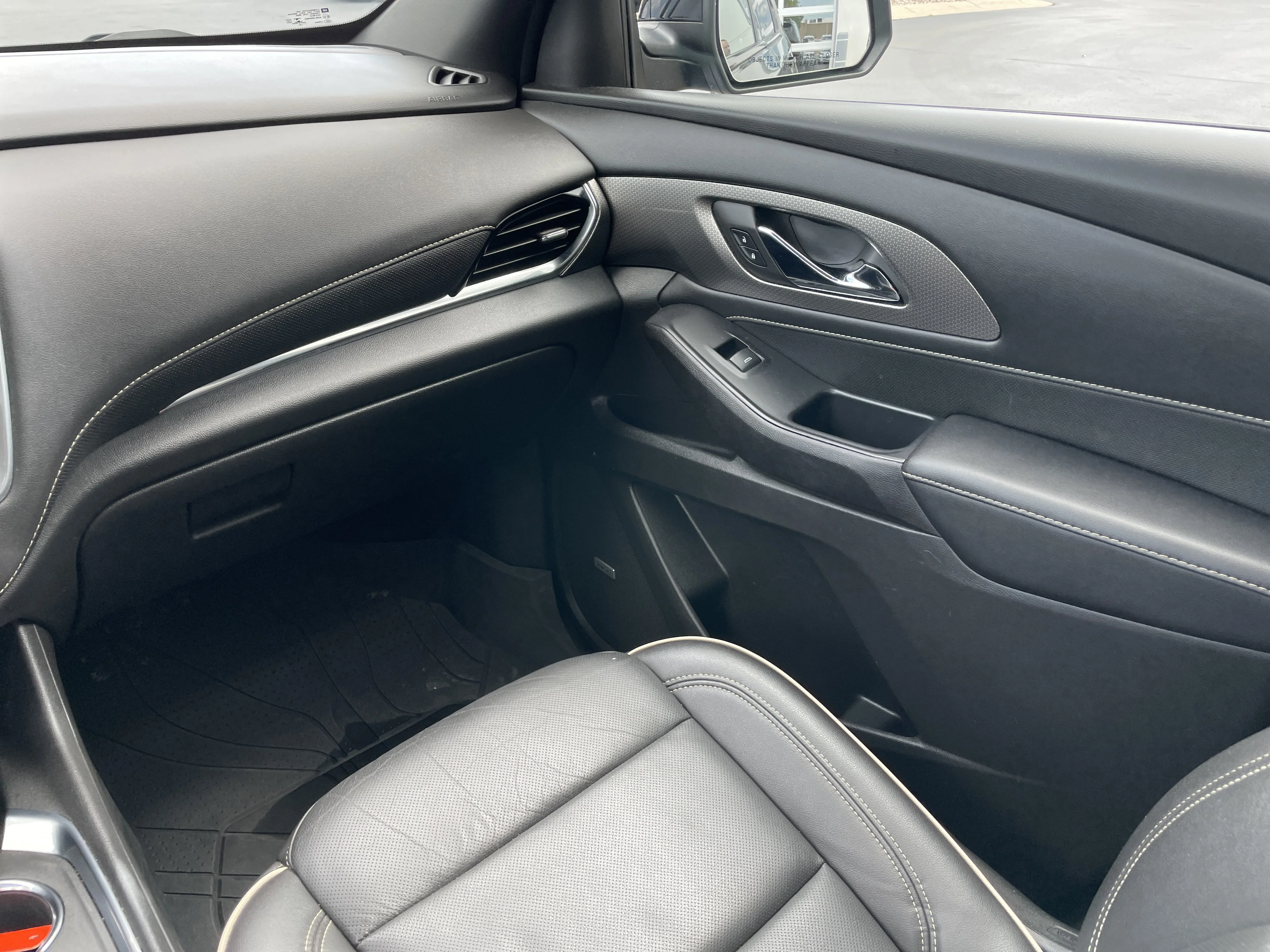 Used 2022 Mosaic Black Metallic Chevrolet Premier image 17