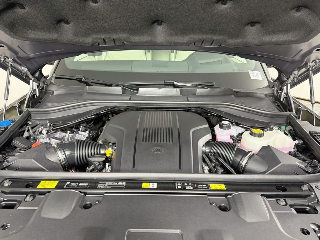 New 2026 Eiger Grey Land Rover SE image 32