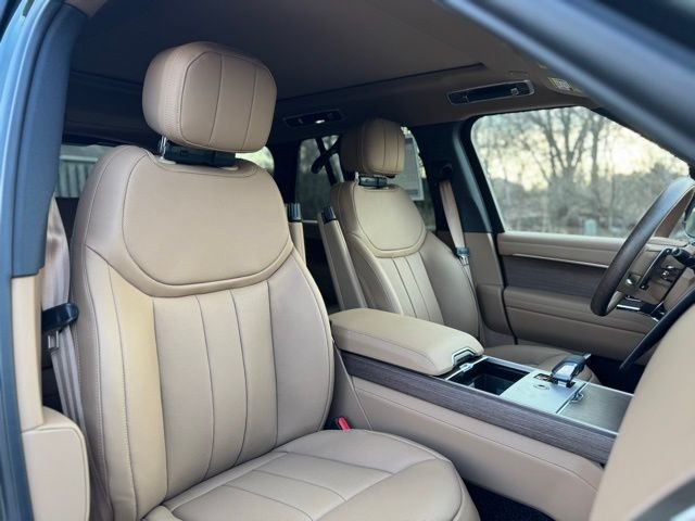 New 2026 Belgravia Green LAND ROVER SE image 21
