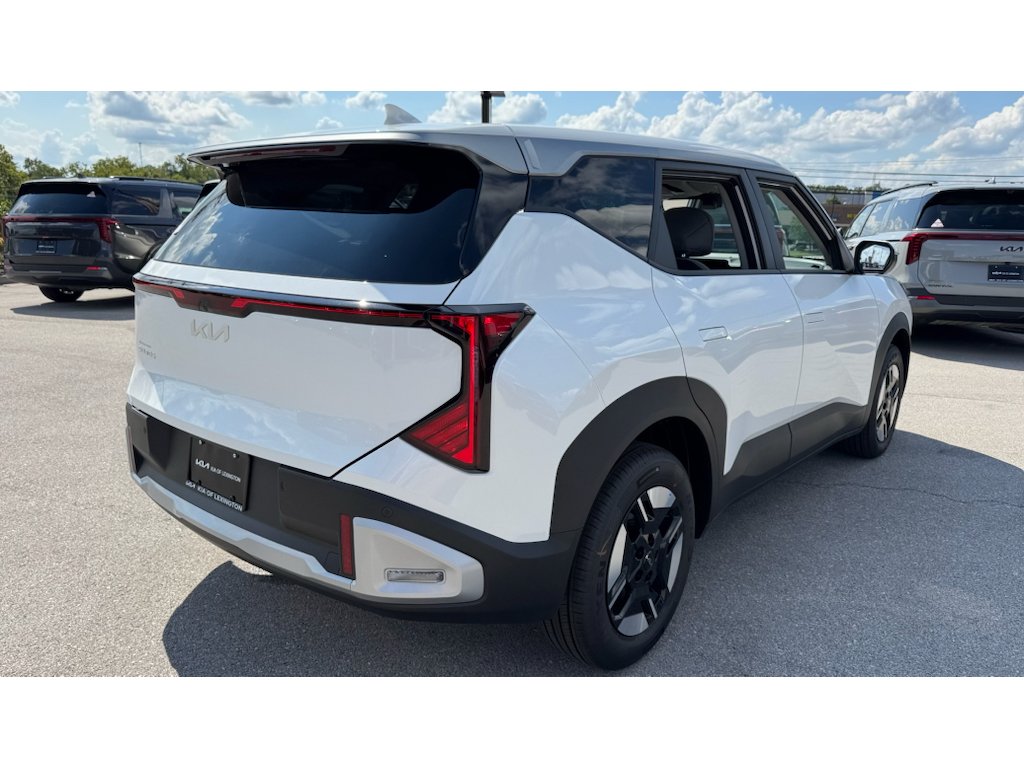 New 2027 Snow White Pearl Kia LX image 4