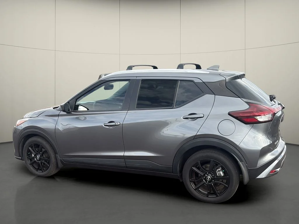 Used 2024 Gray Nissan SV image 5
