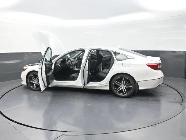 Used 2021 White Honda Touring image 42