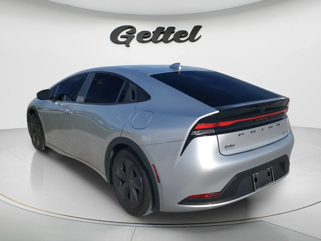 Used 2025 Gray Toyota LE image 5
