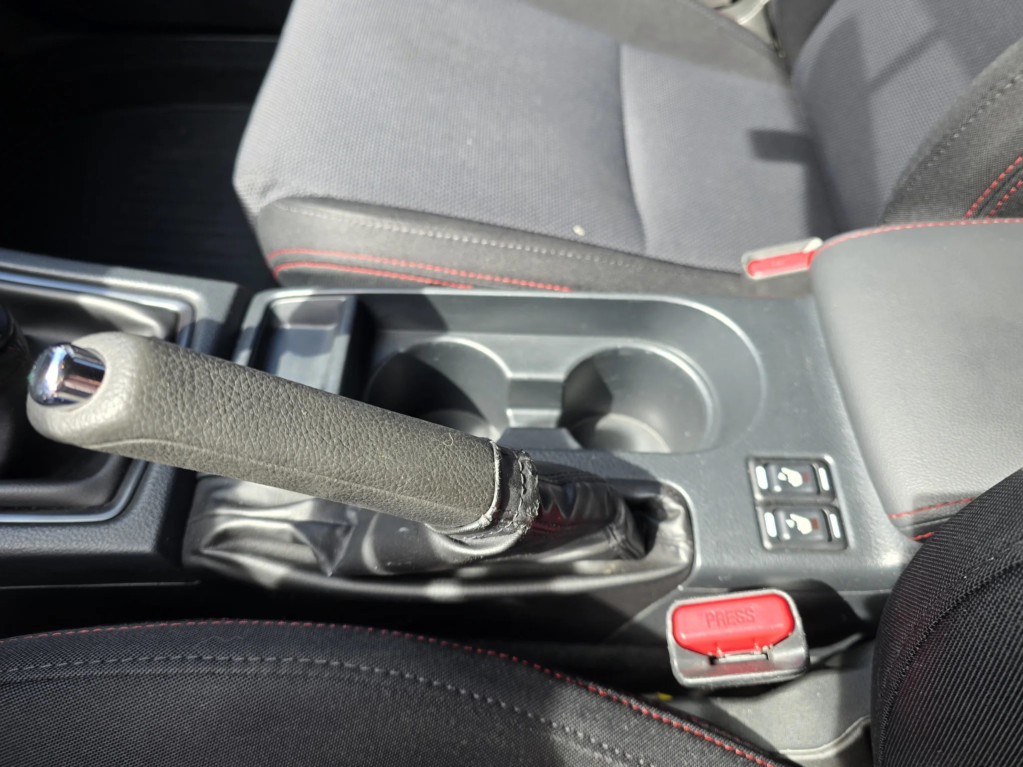 Used 2018 Dark Gray Metallic Subaru Premium image 25