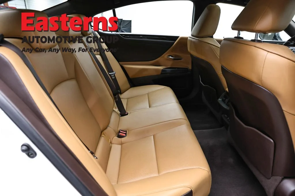 Used 2021 White Lexus 350 image 25