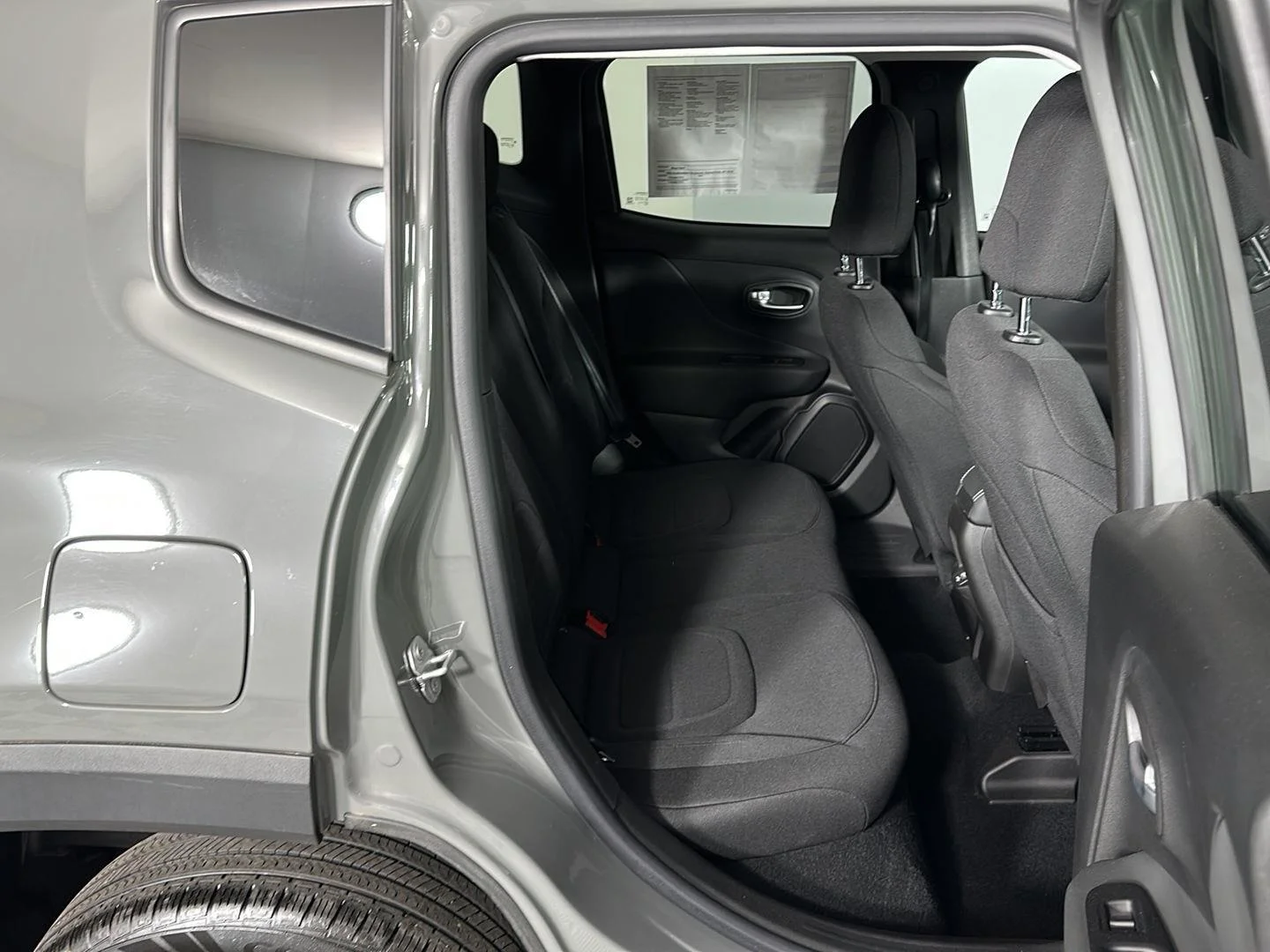 Used 2022 Sting-Gray Clearcoat Jeep Latitude image 28