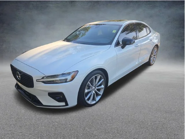 Used 2021 White Volvo T5 Momentum image 7