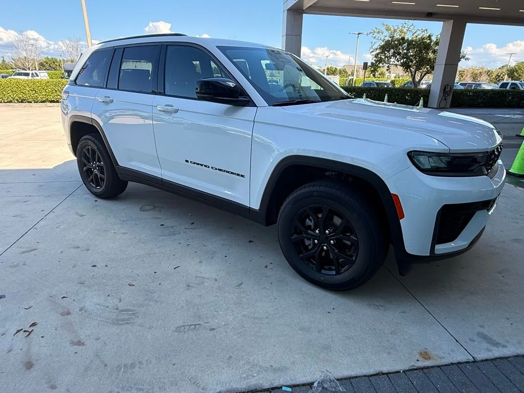 New 2026 Bright White Clear-Coat Exterior Paint Jeep Altitude image 2