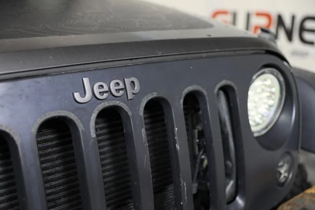 Used 2017 Silver Jeep  image 21