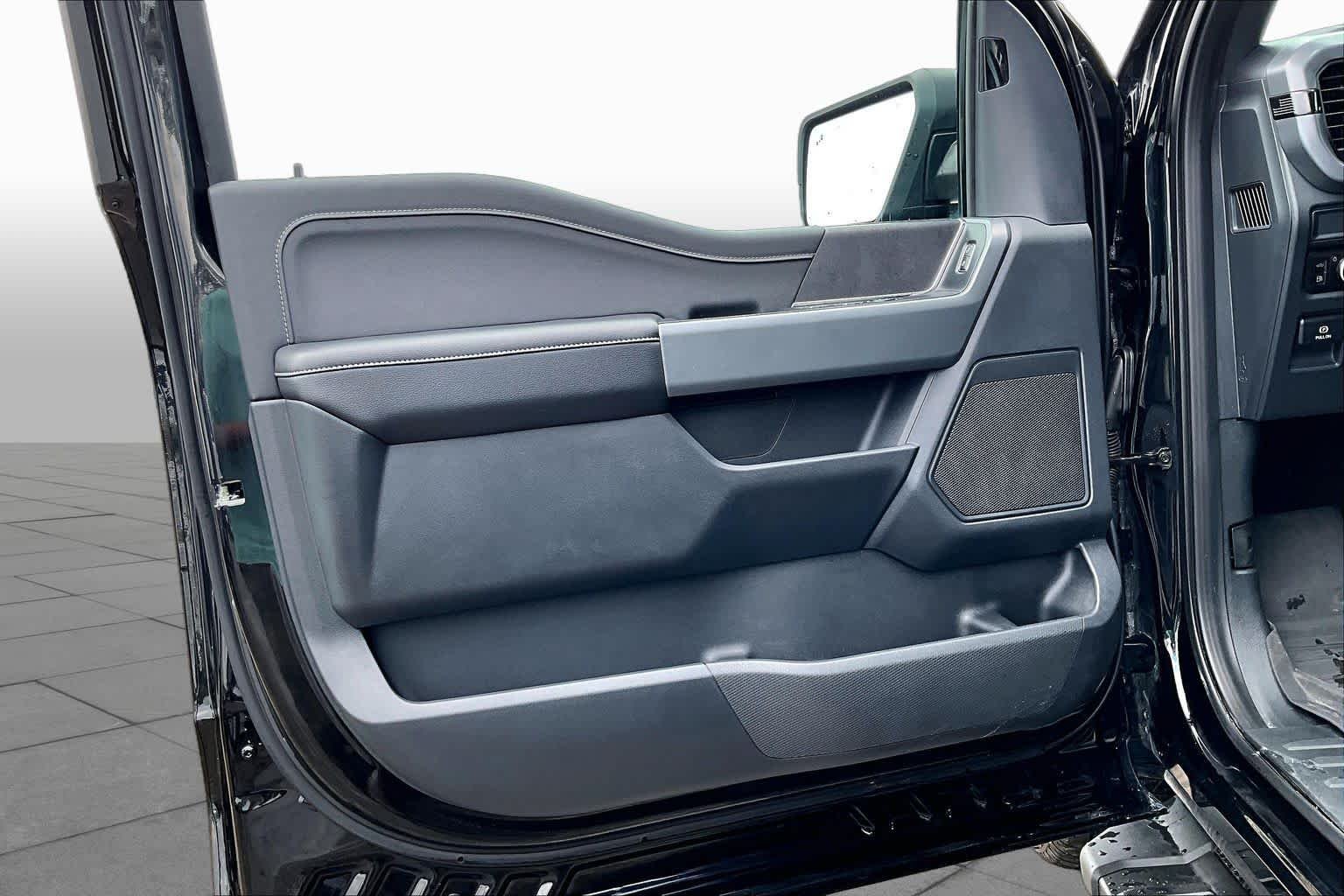 Used 2025 Agate Black Metallic Ford XLT image 22
