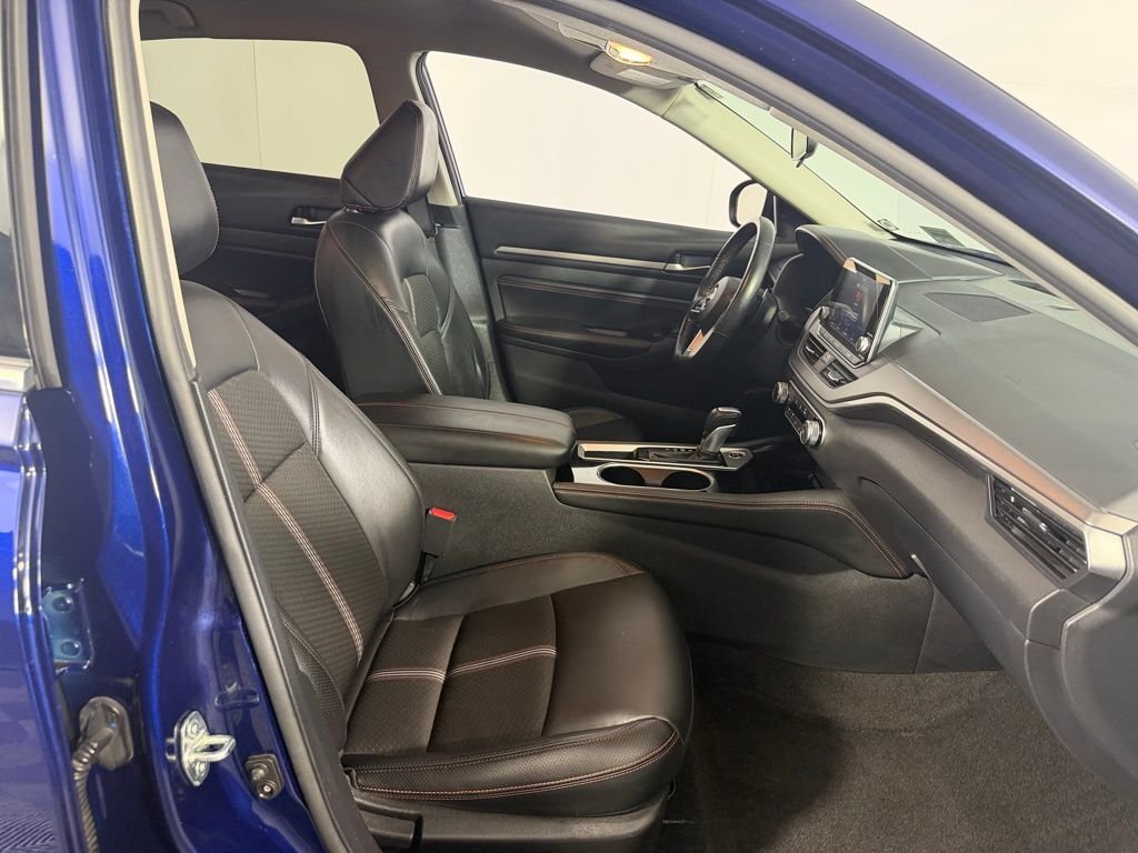 Used 2023 Blue Nissan 2.5 SR image 31