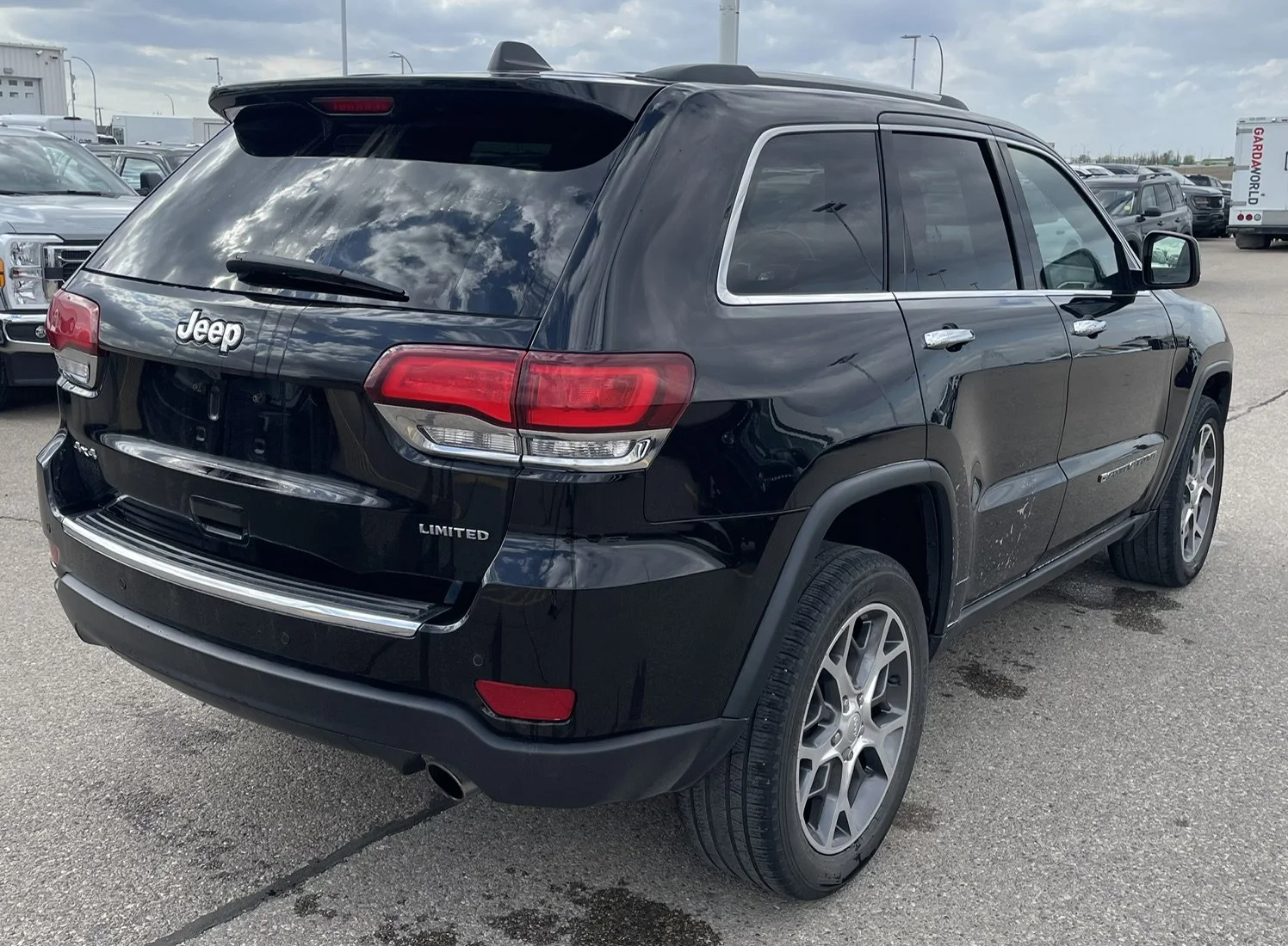 Used 2022 Diamond Black Crystal Pearlcoat Jeep LIMITED **New Arrival** image 5