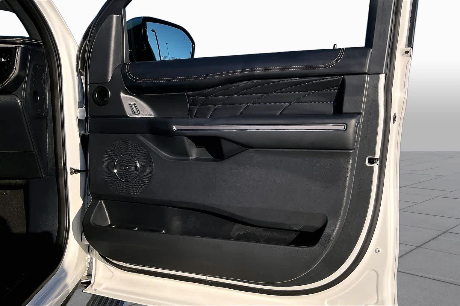 Used 2024 Star White Metallic Tri-Coat Ford Platinum image 23