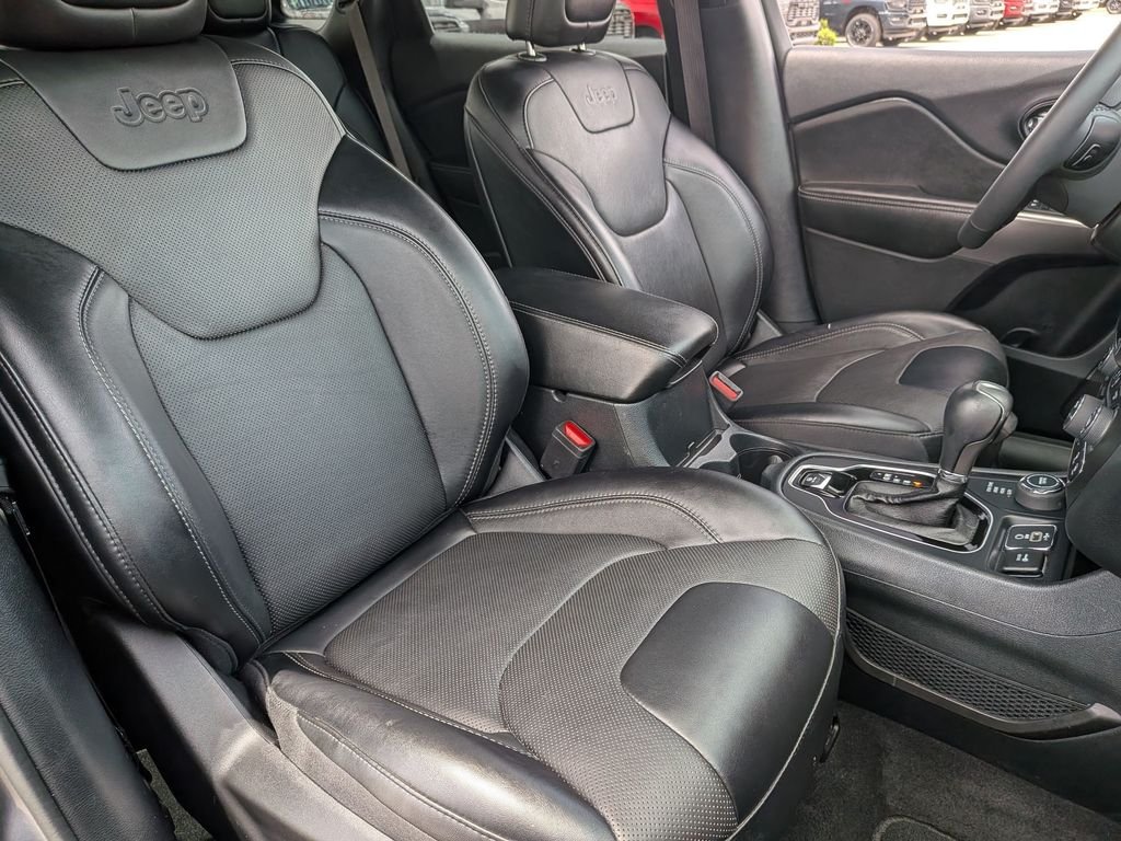 Used 2022 Gray Jeep Limited image 33