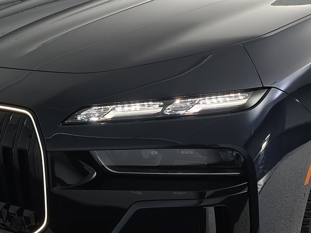 2026 BMW 7 Series 760i - Photo 31