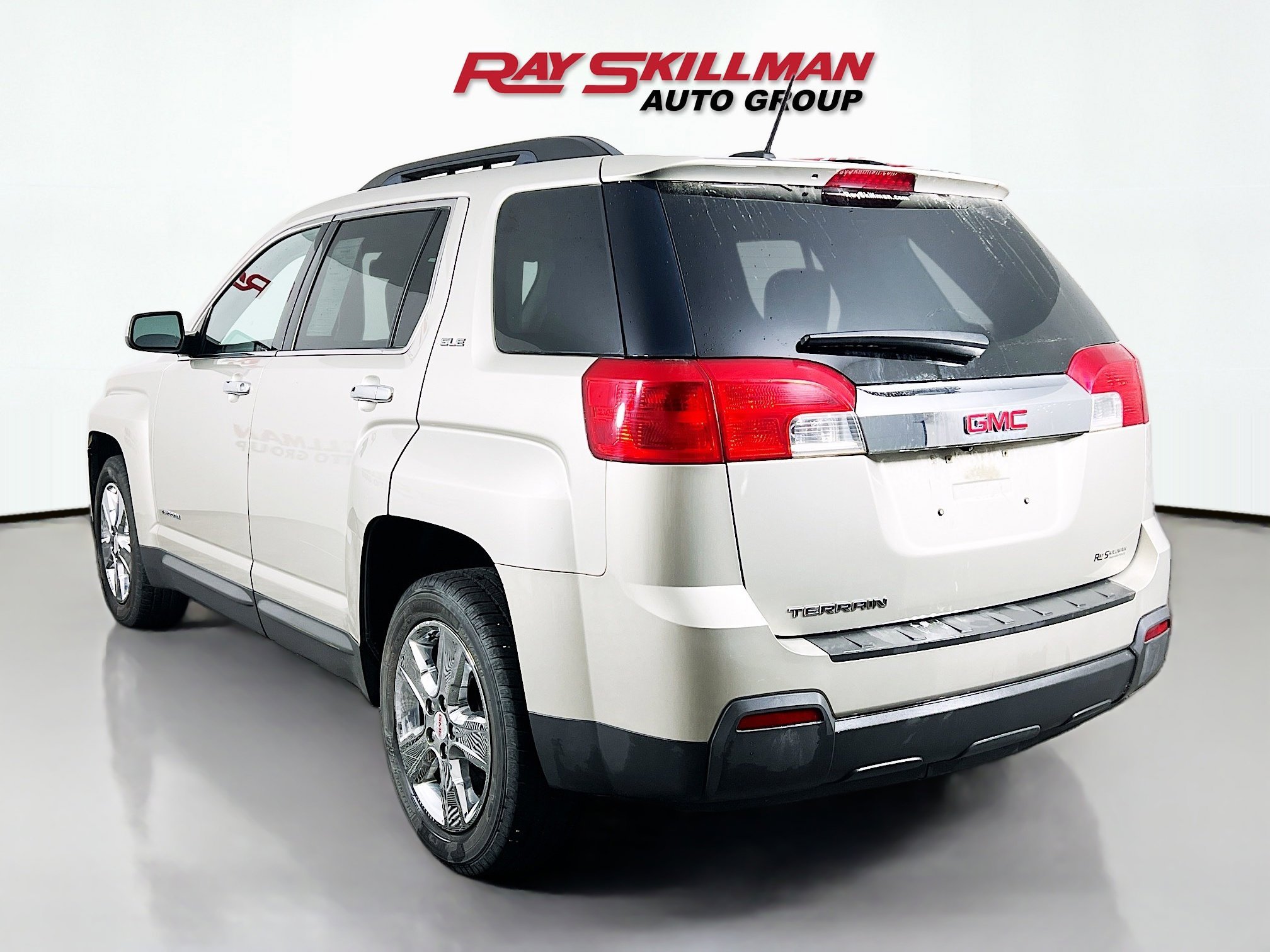 Used 2015 Champagne Silver Metallic GMC SLE image 5