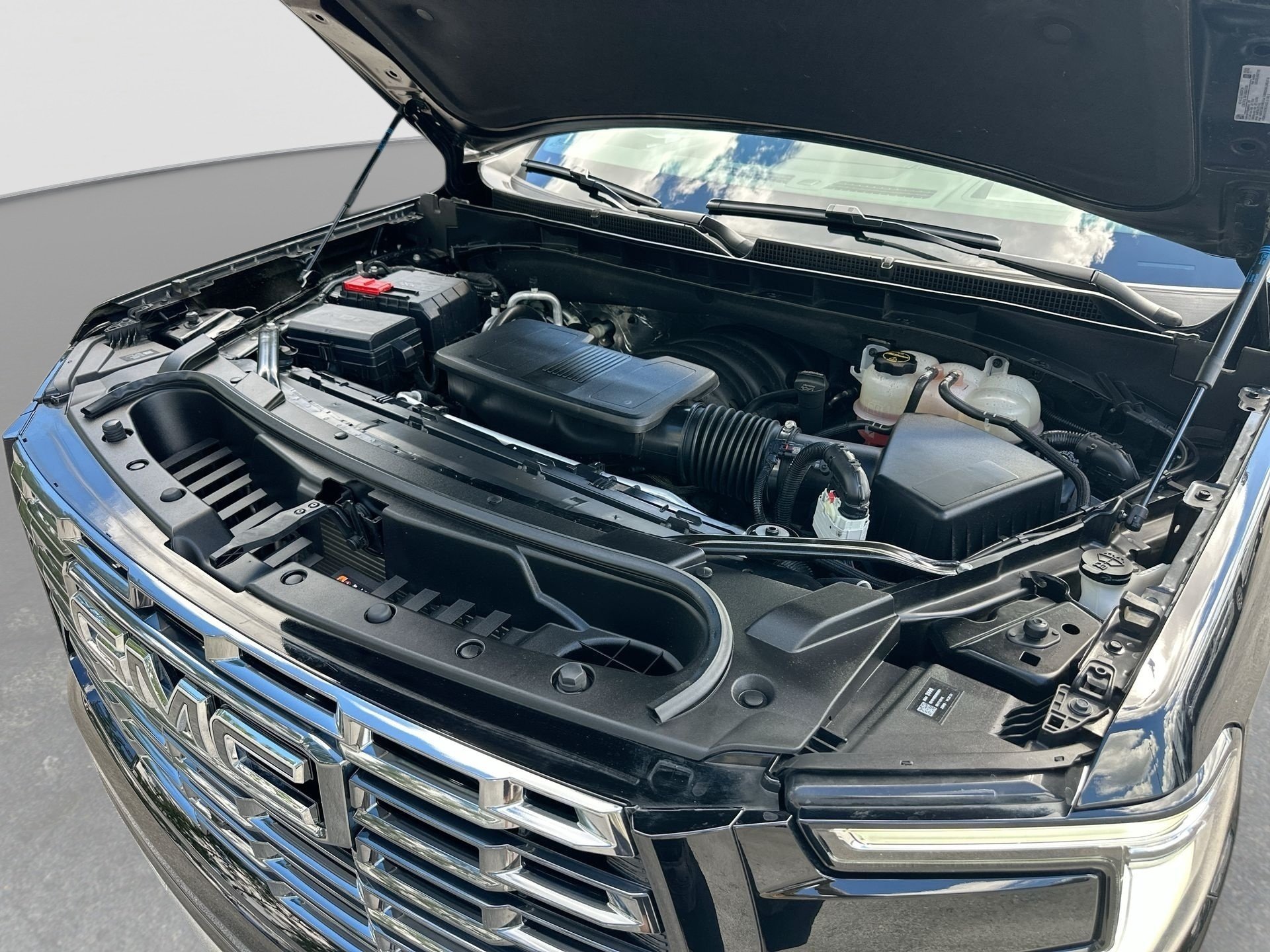 2025 GMC Yukon Denali Ultimate - Photo 30