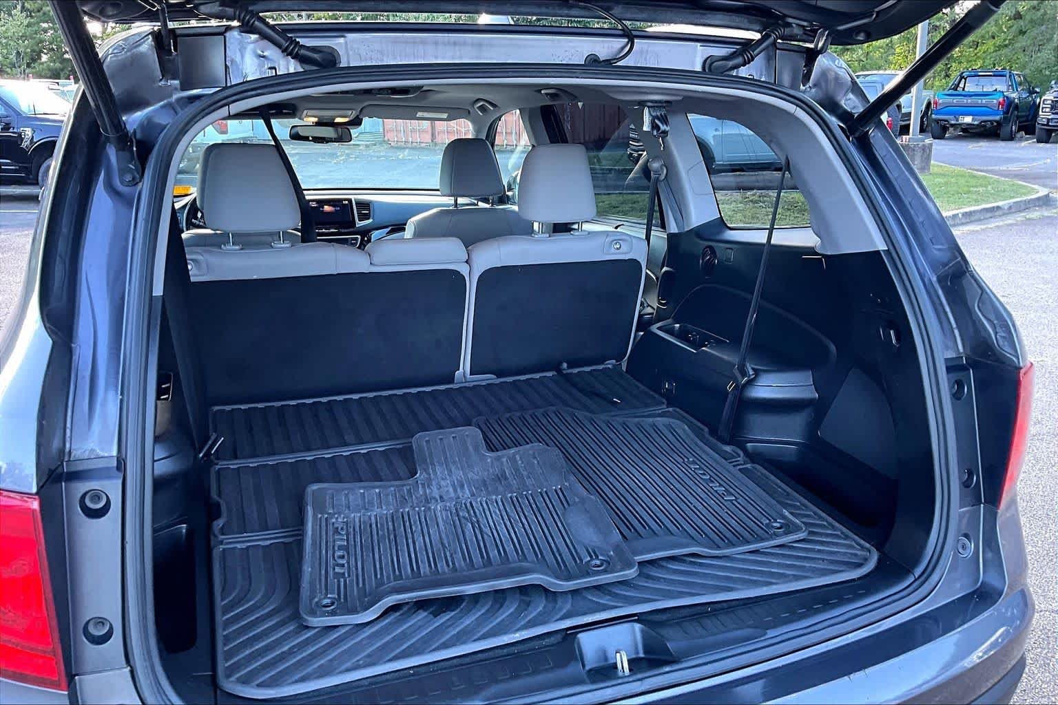 Used 2018 Crystal Black Pearl Honda Touring image 33