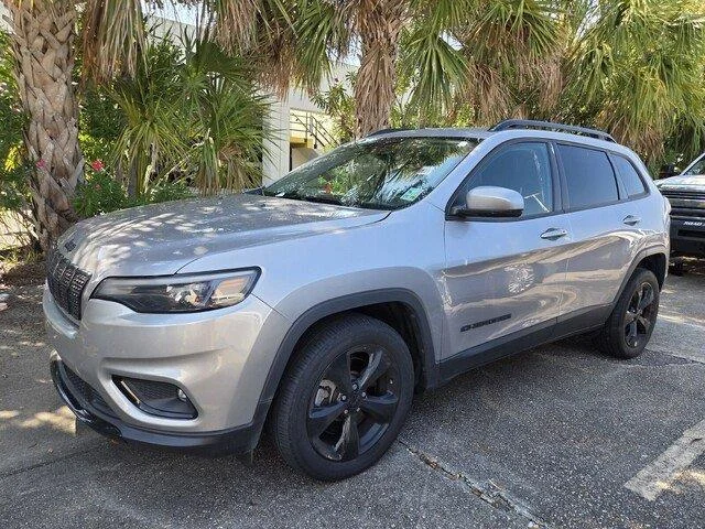 Used 2021 Granite Crystal Metallic Clearcoat Jeep Altitude image 1