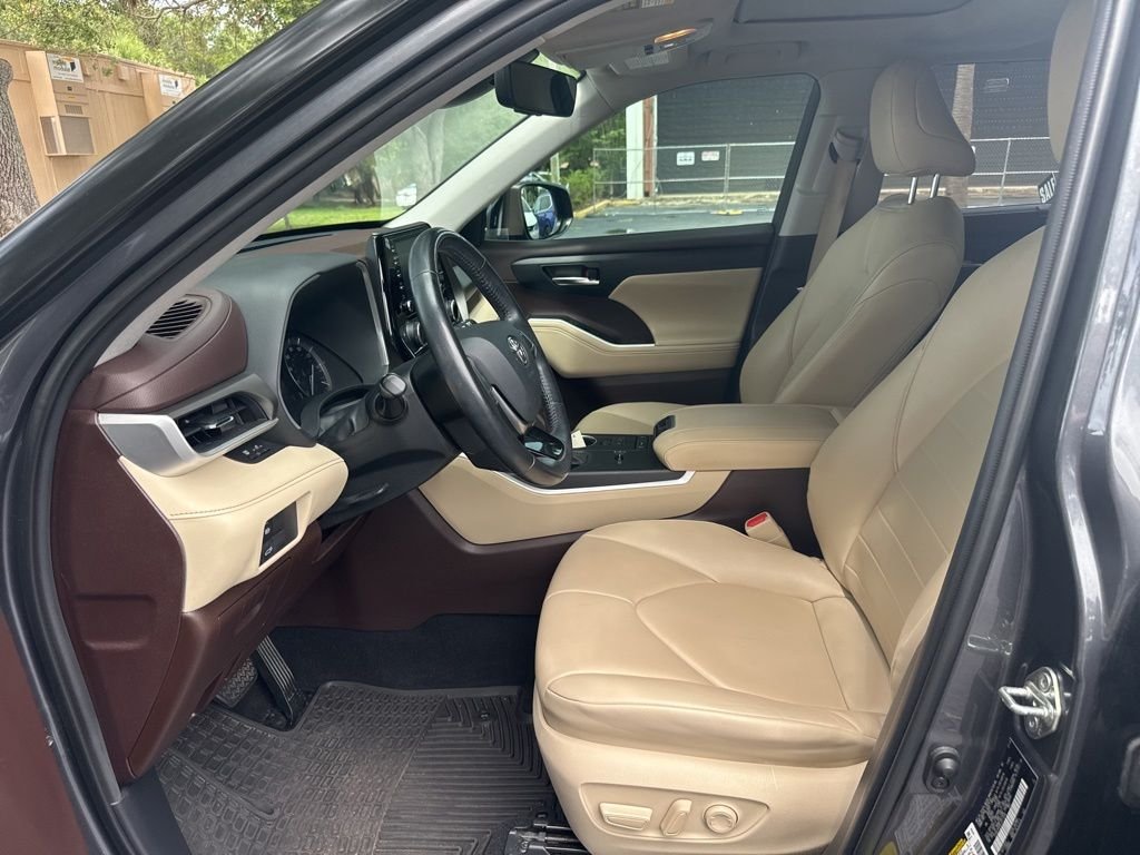 Used 2020 Gray Toyota XLE image 10