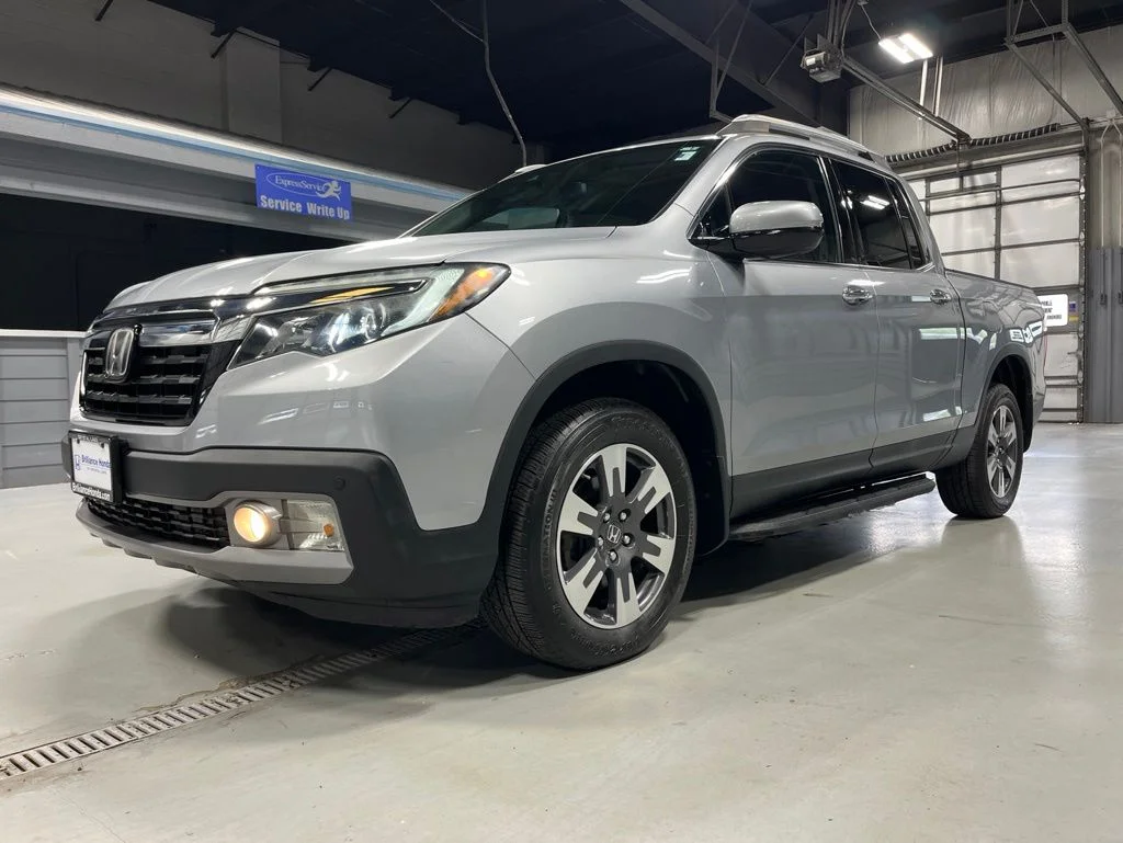 Certified Used 2017 Lunar Silver Metallic Honda RTL-E image 3