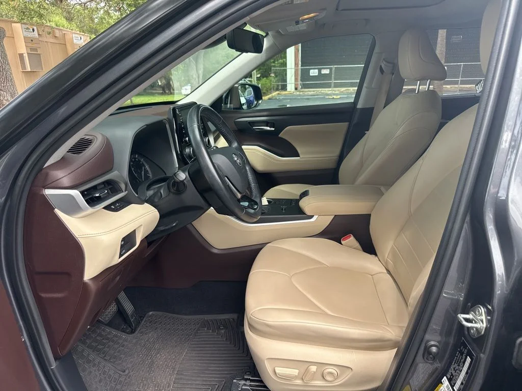 Used 2020 Magnetic Gray Metallic Toyota XLE image 10