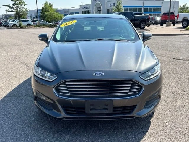 Used 2016 Gray Ford SE image 9