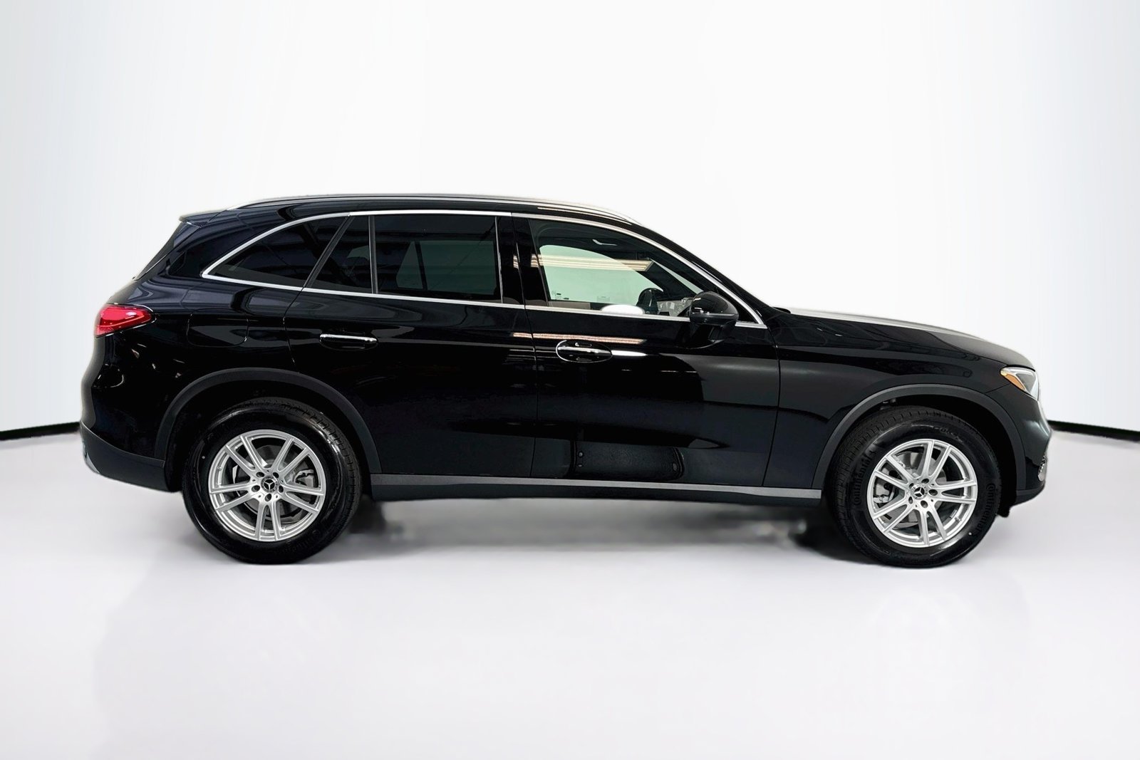 New 2026 Black Mercedes-Benz GLC 300 image 4