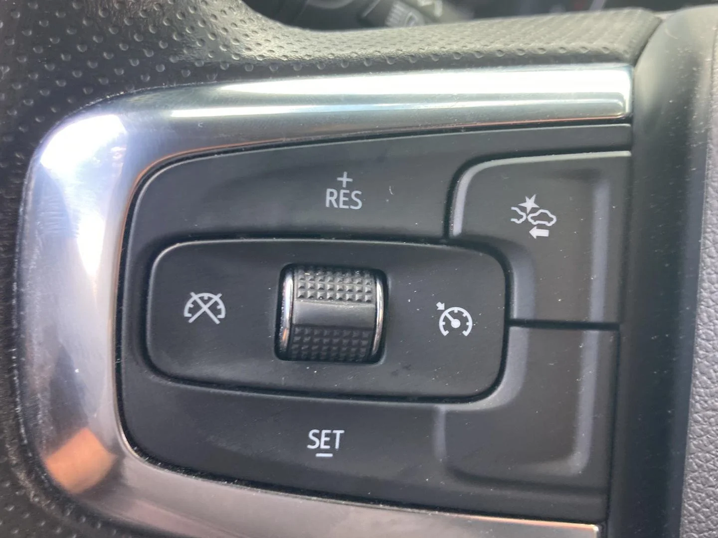 Used 2025 Summit White Chevrolet 2LT image 14