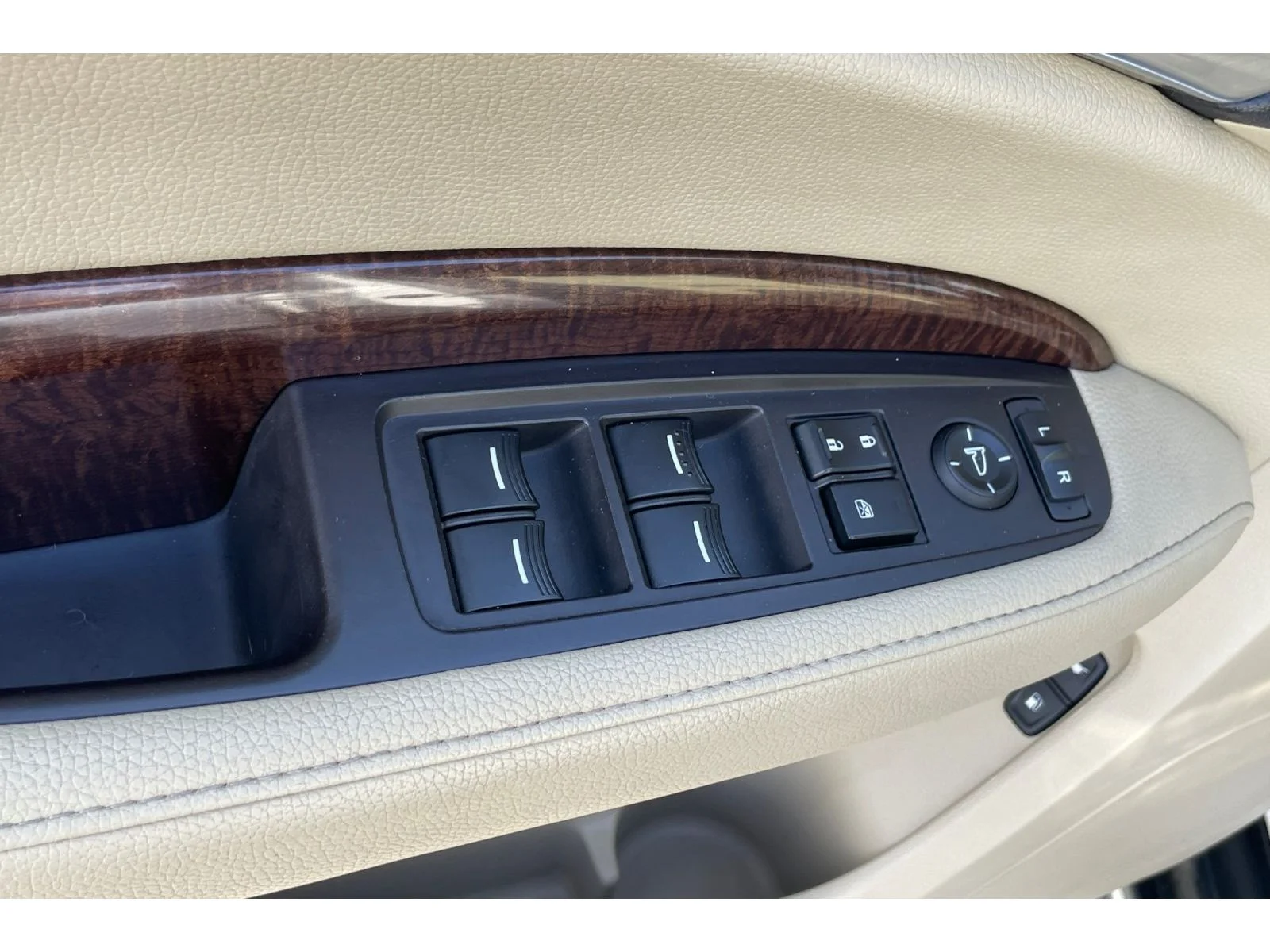 Used 2018 White Diamond Pearl Acura 3.5L (A9) image 11