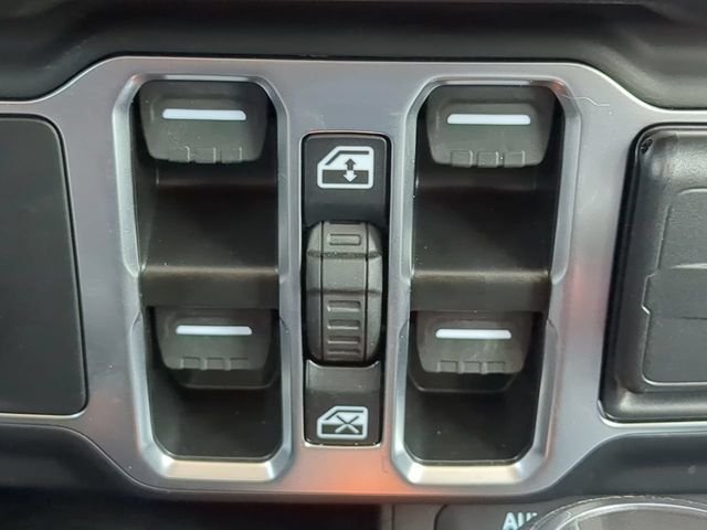 Used 2025 White Jeep Sport S image 26