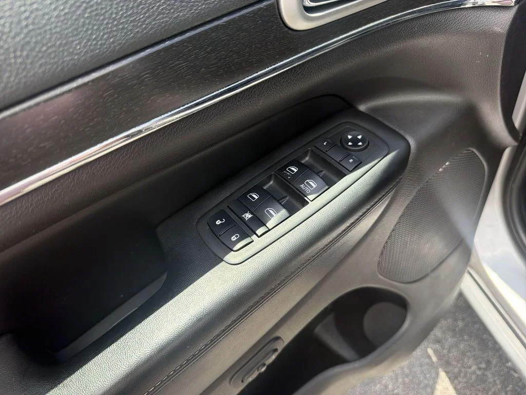 Used 2018 Billet Silver Metallic Jeep Limited image 30