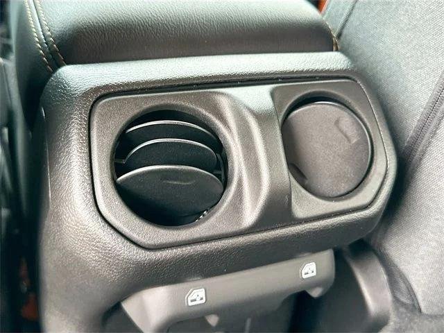 2025 Jeep Wrangler 4-Door Sahara - Photo 17