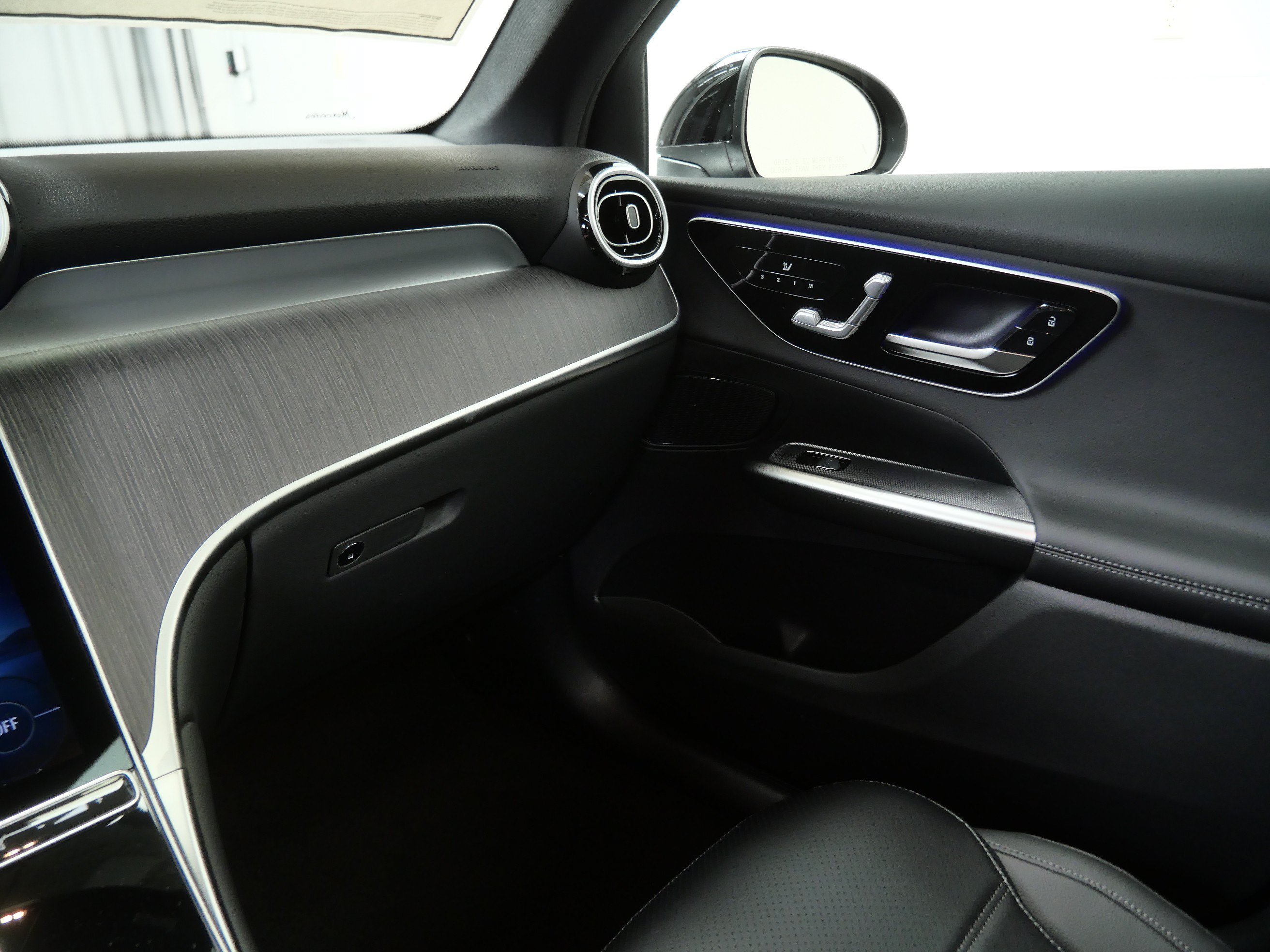 New 2026 Black Mercedes-Benz GLC 300 image 12