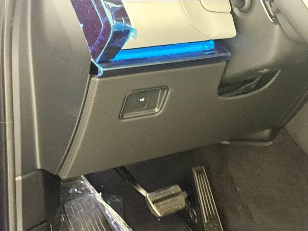 New 2026 Velocity Blue Land Rover Autobiography image 10