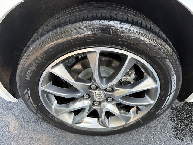 Used 2020 White Buick Essence image 17