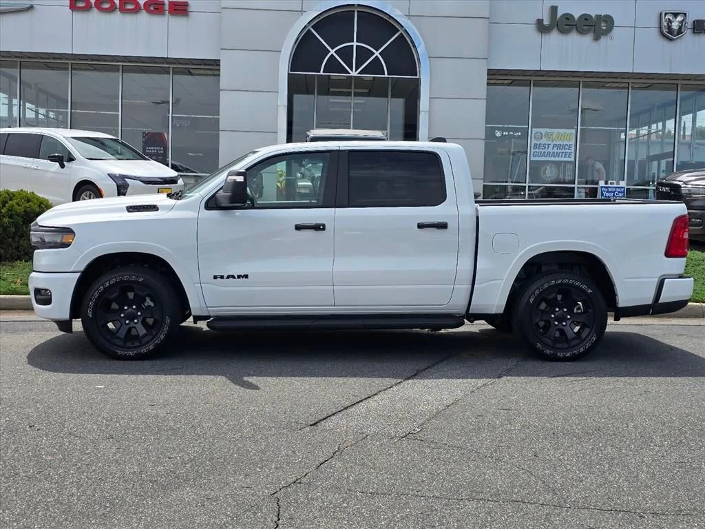 Used 2025 White Ram Big Horn/Lone Star image 23