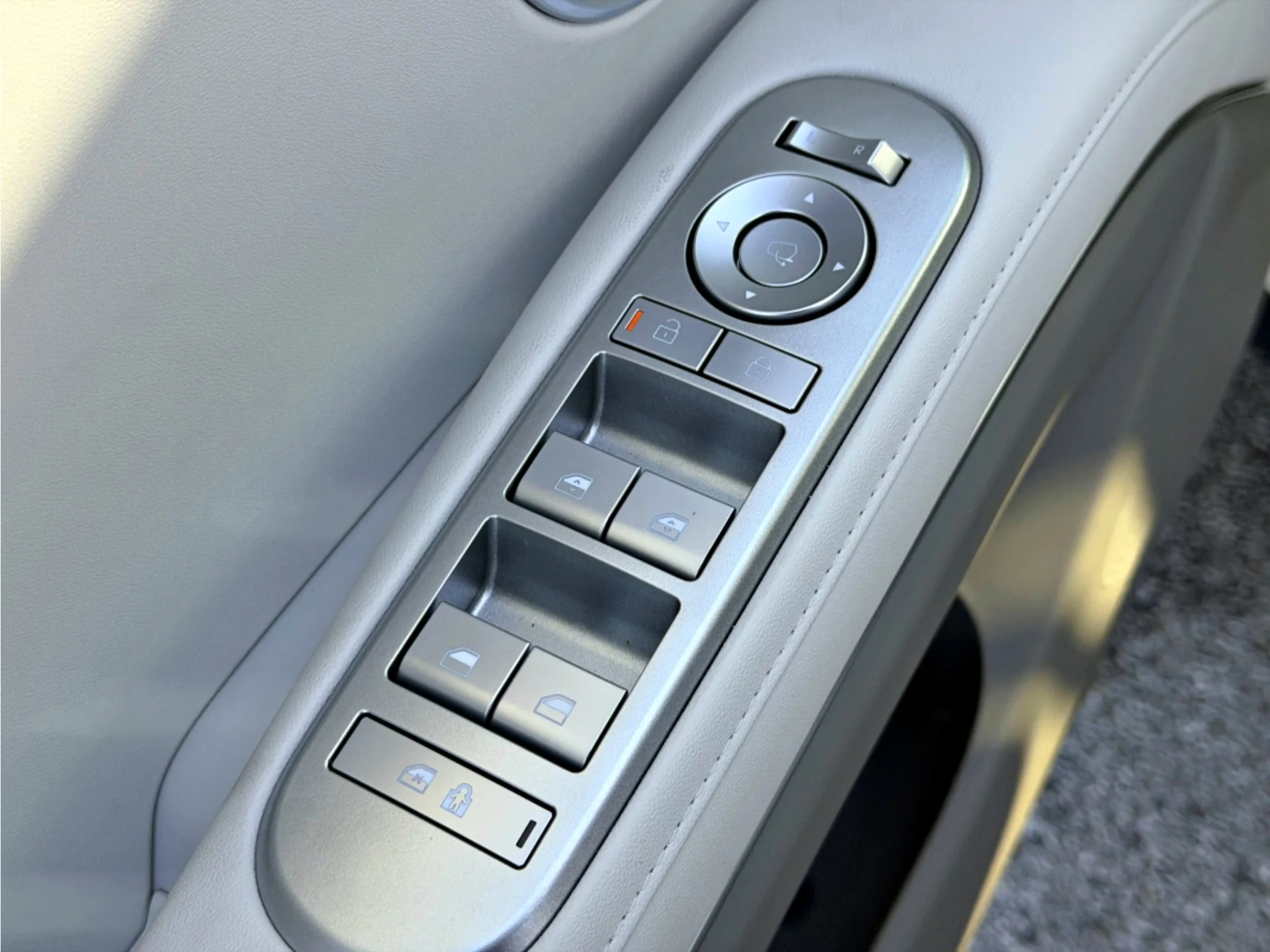 New 2026 Creamy White Pearl Hyundai SEL Premium 7P image 19