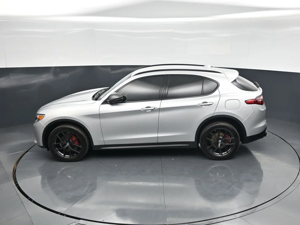 Used 2020 Gray Alfa Romeo Base image 40