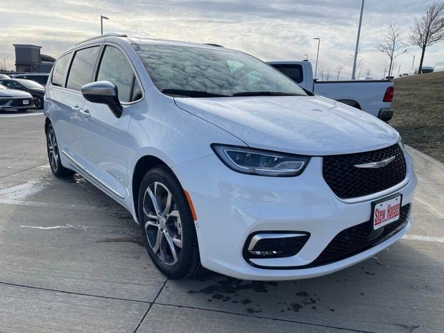 New 2026 Bright White Clearcoat Chrysler Pinnacle image 7