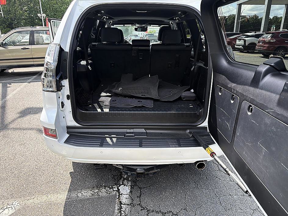 Used 2023 Eminent White Pearl Lexus GX 460 Premium image 23