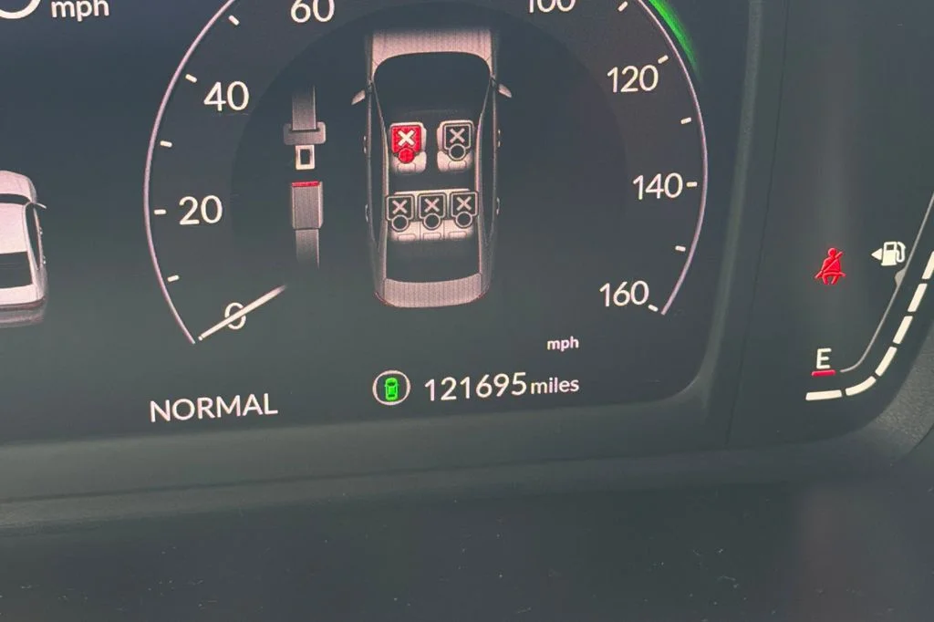 Used 2023 Platinum White Pearl Honda Touring image 26