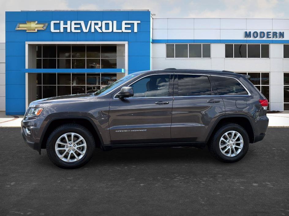 Used 2015 Granite Crystal Metallic Clearcoat Jeep Laredo image 1