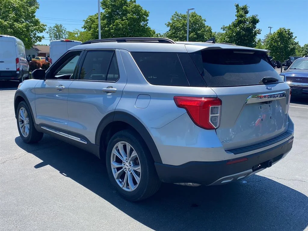 Used 2023 Iconic Silver Ford XLT image 8