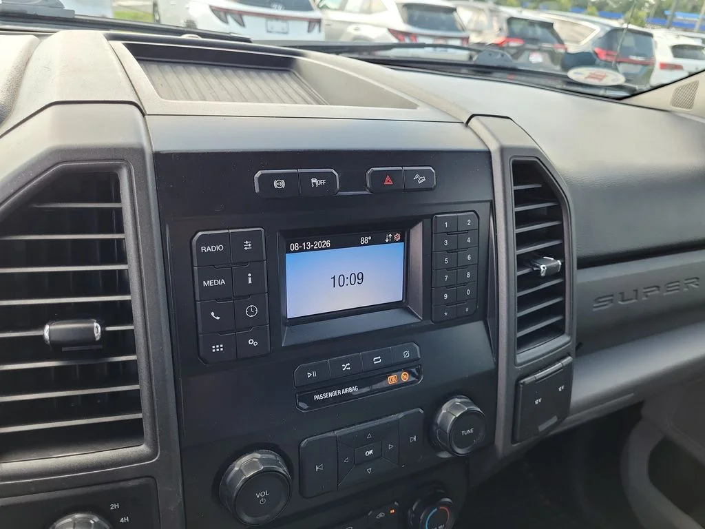 Used 2020 Oxford White Ford XL image 32