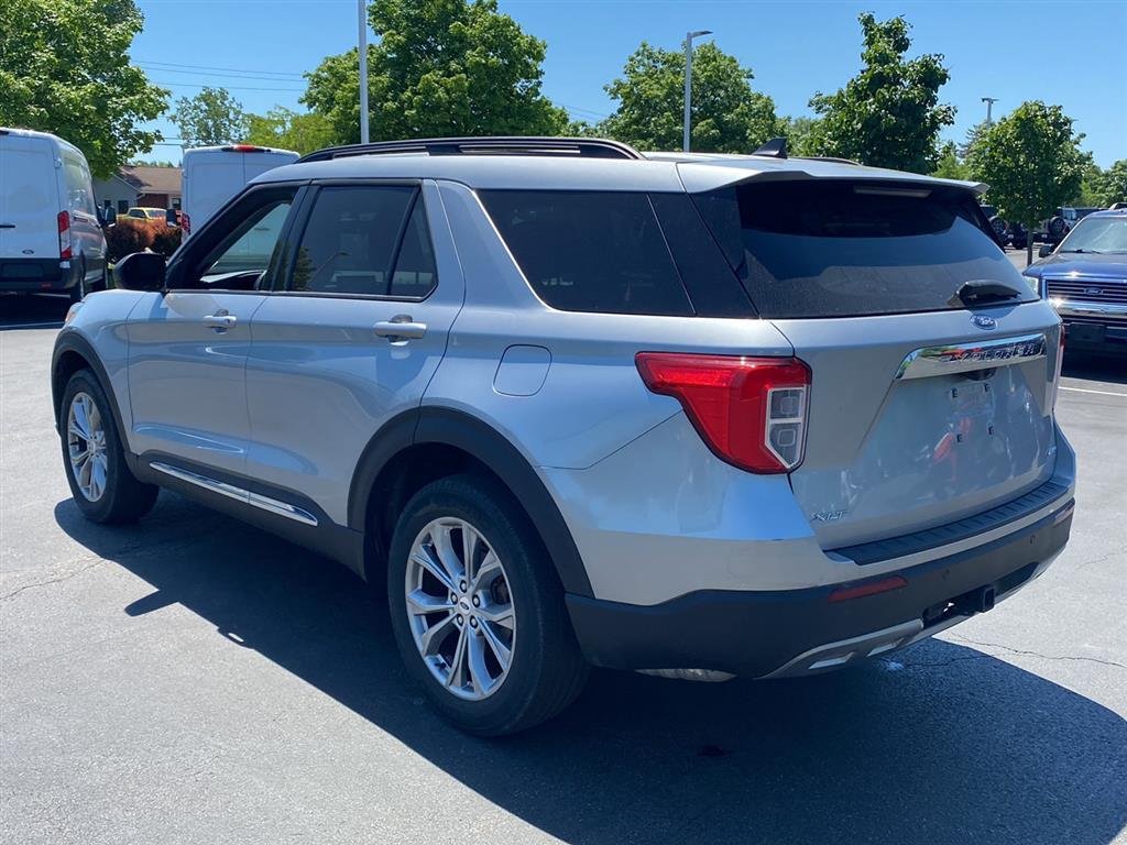 Used 2023 Iconic Silver Ford XLT image 8