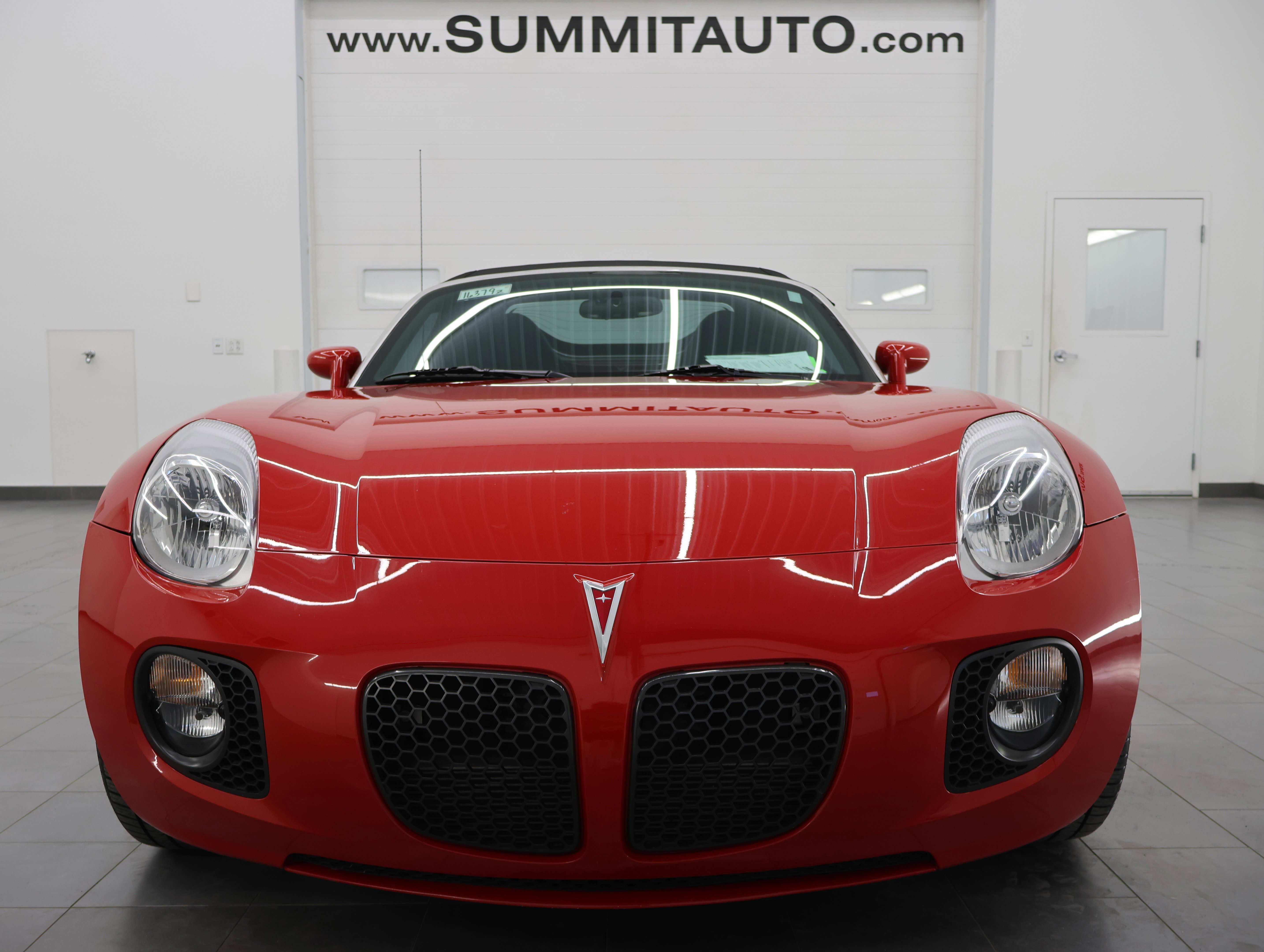Used 2007 Aggressive (Victory Red) Pontiac GXP Convertible: GXP-CONVERTIBLE-5 SPEED STICK-BLACK LEATHER-LIKE NEW TIRES image 18